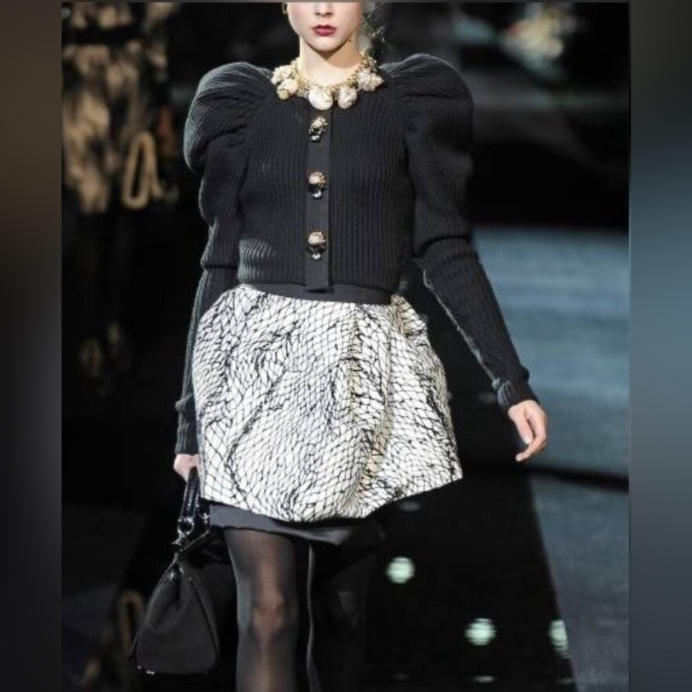 New Authentic Dolce & Gabbana AW/09 Runway
Velvet Web Mini Skirt SZ 42 Italy